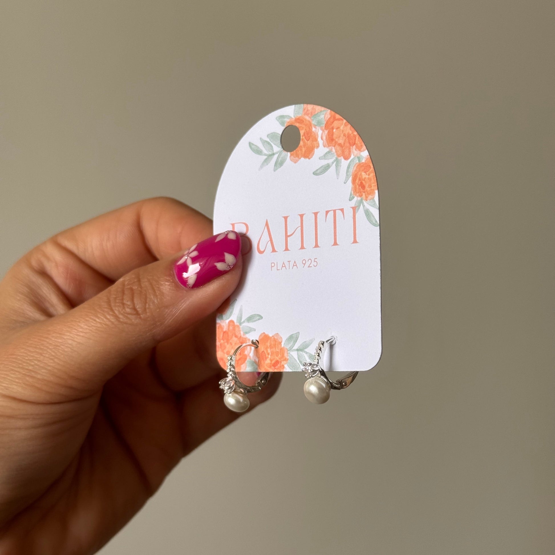 Argolla huggie perla microcircones