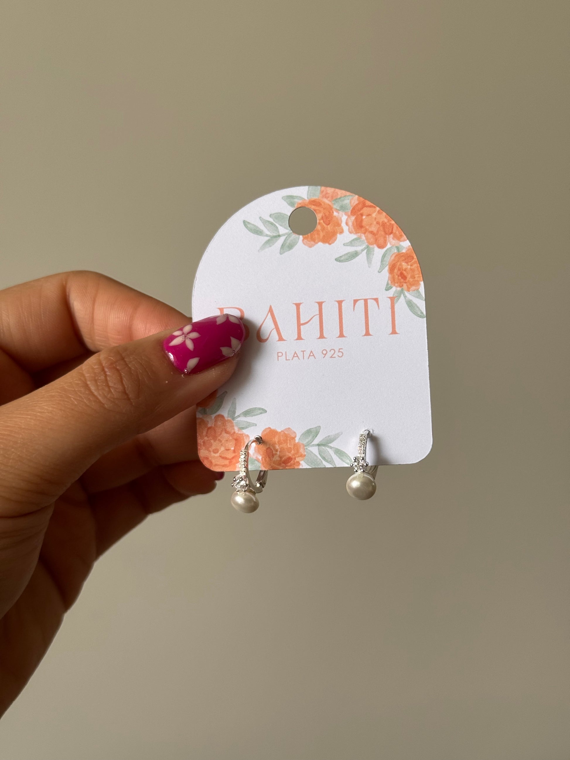 Argolla huggie perla microcircones