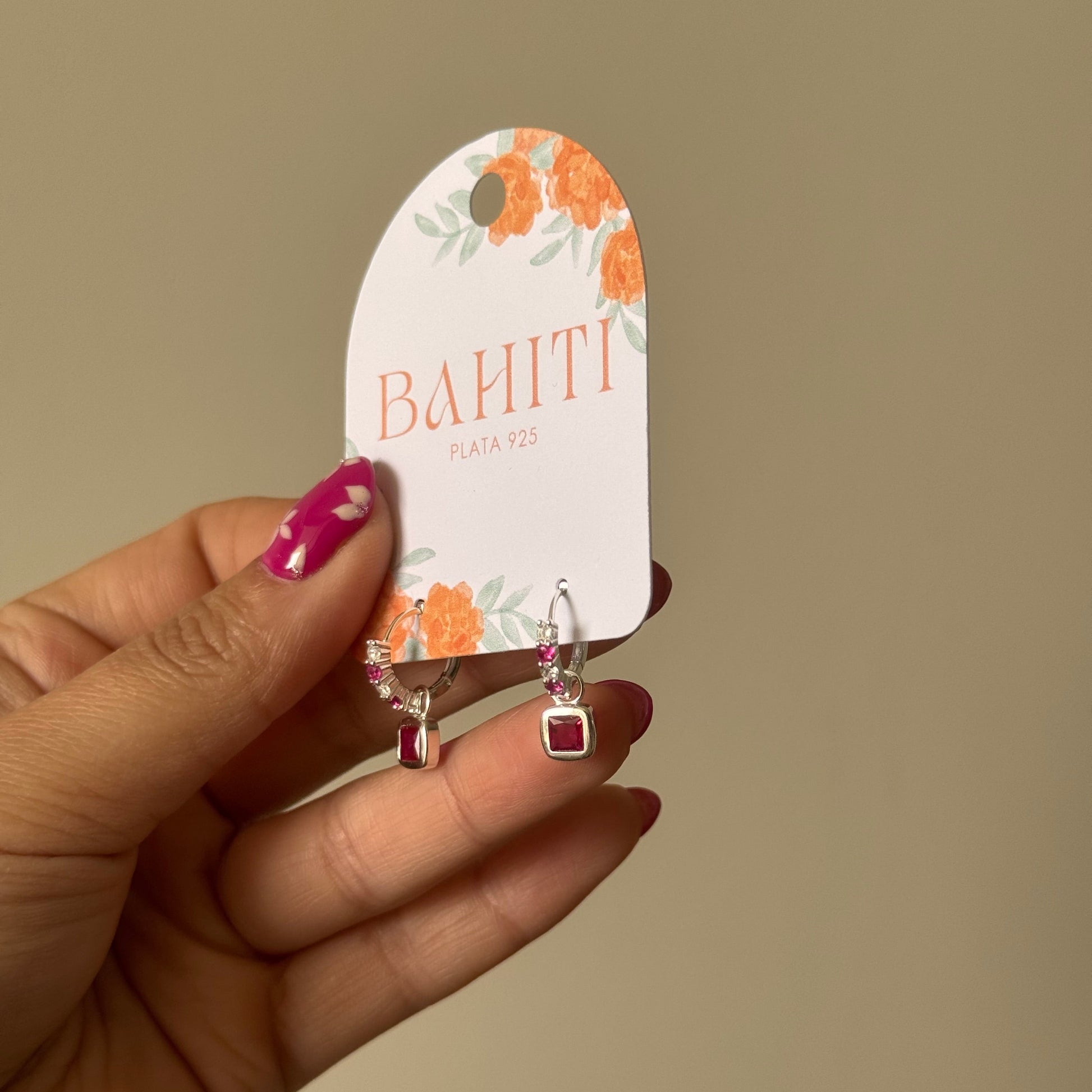 Argolla huggie fucsia